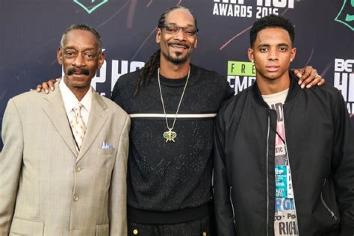 Snoop Dogg's Family: Siblings, Parents & More